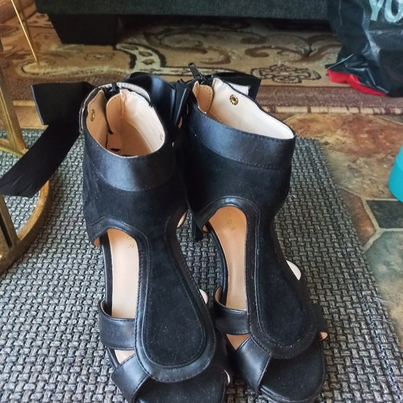Black Genuine Leather & Suede high heels, snap around the ankles, - Picture 3 of 5